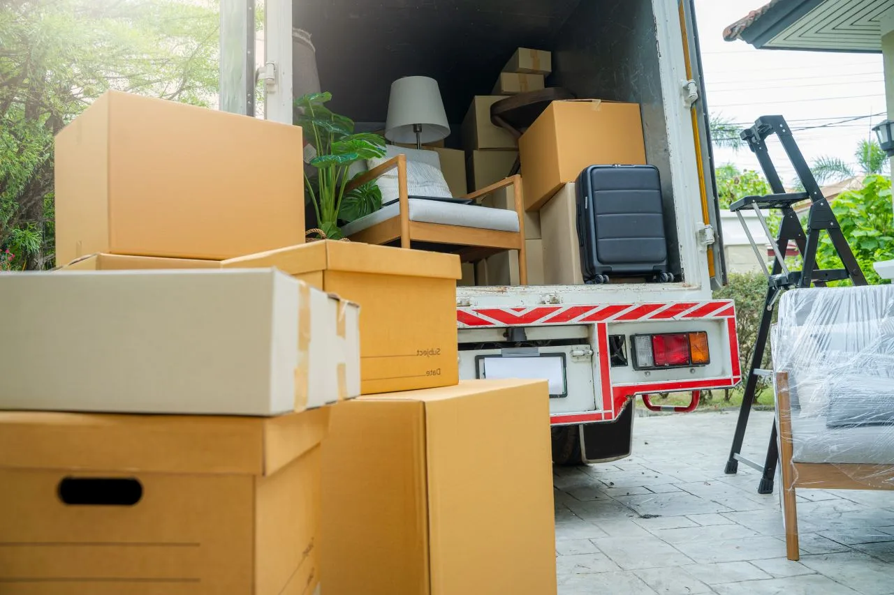 local movers loading boxes in to the truck to be delivered in to new apartment in Dubai Marina